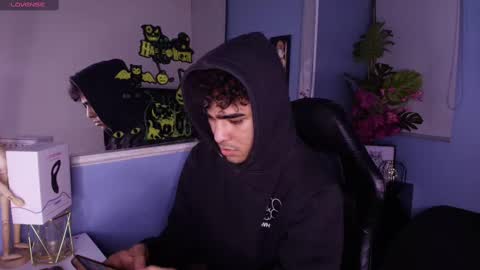 lucascarterr online show from October 1, 12:05 am