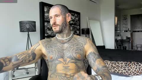 Snapshot of lucasexclusive chatting on January 8, 4:02 am lucasexclusive online show from January 8, 4:02 am