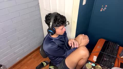 Snapshot of luchosaando chatting on February 28, 1:37 am Felipe online show from February 28, 1:37 am