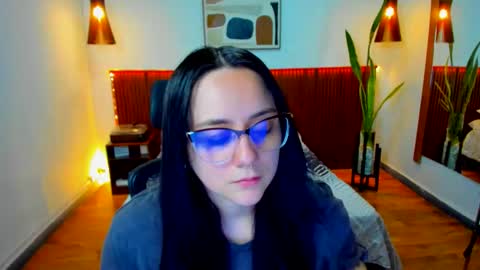 Luci Evans online show from November 18, 8:57 pm