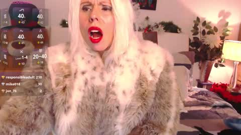 Luci Evans online show from November 22, 7:07 am