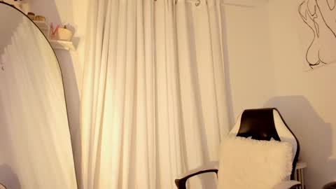 Lucia online show from January 7, 6:14 pm