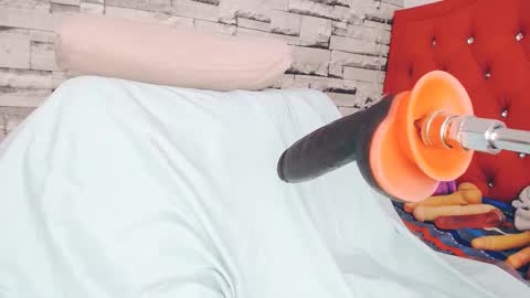 luciaaah online show from February 10, 9:36 pm