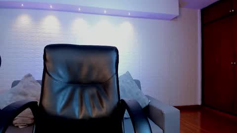 luciana jons online show from December 1, 8:14 pm