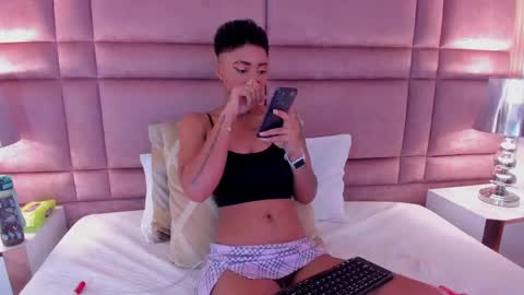  lucia wallace  online show from March 5, 11:27 pm