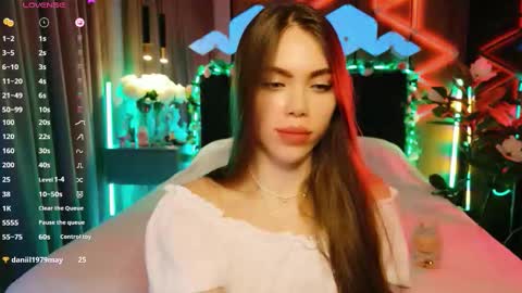 Snapshot of lucifiella chatting on September 18, 6:10 pm MimiFors online show from September 18, 6:10 pm