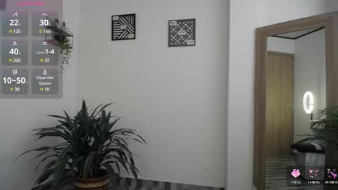 luciiana online show from December 13, 8:04 pm