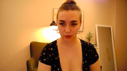 lucky_foryou_baby online show from January 18, 8:10 am