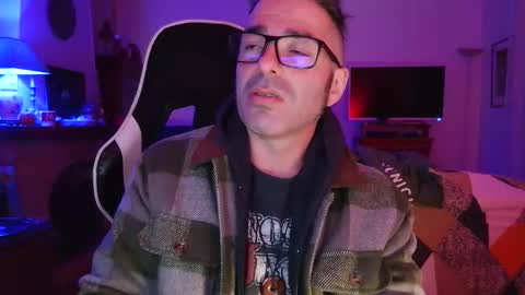 Snapshot of luckydrakex chatting on October 28, 8:00 pm Lucky online show from October 28, 8:00 pm