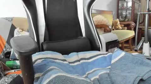 Snapshot of luckydrakex chatting on November 17, 8:42 am Lucky online show from November 17, 8:42 am