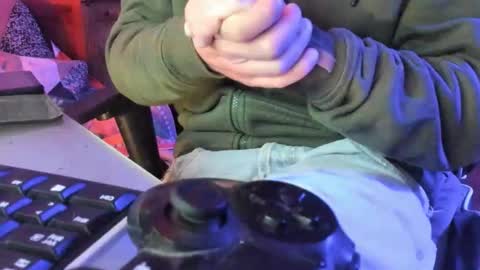 Snapshot of luckydrakex chatting on November 20, 9:25 pm Lucky online show from November 20, 9:25 pm