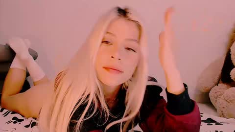 Snapshot of luckysapphire777 chatting on February 8, 1:33 pm luckysapphire777 online show from February 8, 1:33 pm