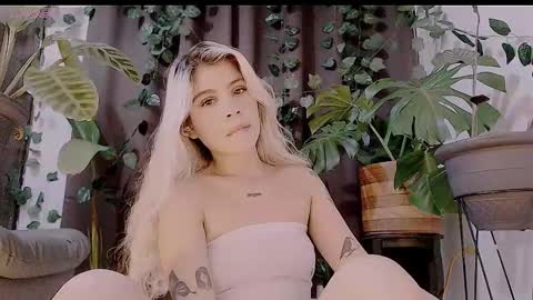 Snapshot of luckysapphire777 chatting on October 23, 7:18 am luckysapphire777 online show from October 23, 7:18 am