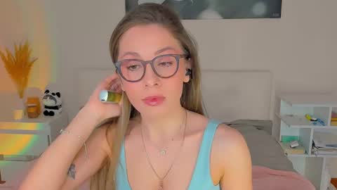 lucy__ray online show from December 24, 12:00 pm