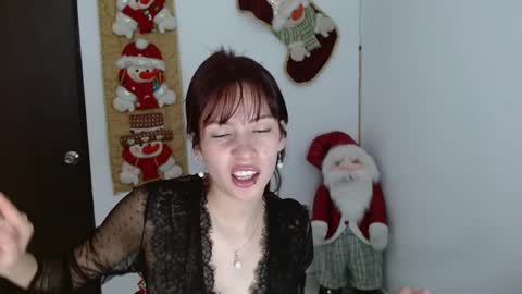 Snapshot of lucy_collins_g chatting on December 12, 4:10 pm Lucy online show from December 12, 4:10 pm