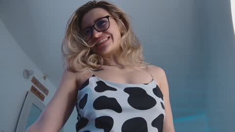 lucy online show from December 5, 12:52 am