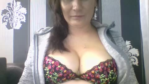 lucybylucy online show from September 16, 9:32 am