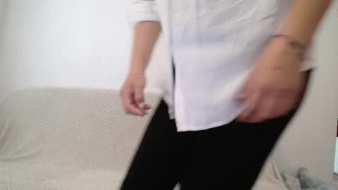 lucybylucy online show from September 18, 6:37 am