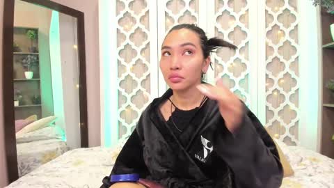 Lucy Liiu online show from December 24, 9:06 am