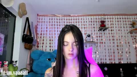 Snapshot of lucyy_tayy chatting on September 10, 9:09 am The love of your life 3 online show from September 10, 9:09 am