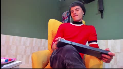 Luis AS online show from February 4, 11:16 pm