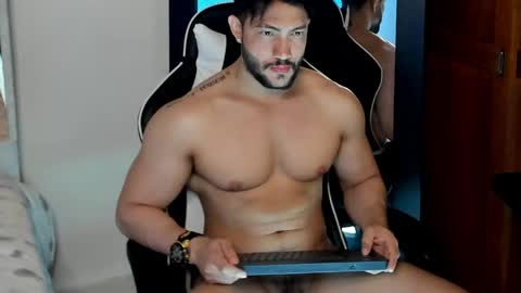 Snapshot of luis_baptista chatting on December 15, 7:53 pm luis_baptista online show from December 15, 7:53 pm