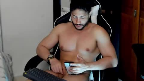 Snapshot of luis_baptista chatting on December 21, 8:50 am luis_baptista online show from December 21, 8:50 am