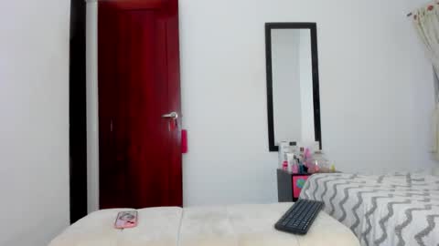 Snapshot of luisa_summer2 chatting on November 19, 3:50 am Luisa Fernanda online show from November 19, 3:50 am