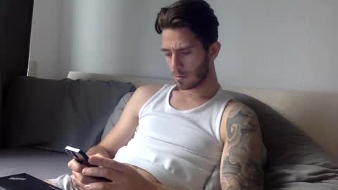 Snapshot of luisbadx chatting on December 28, 9:52 am Luis Badx online show from December 28, 9:52 am