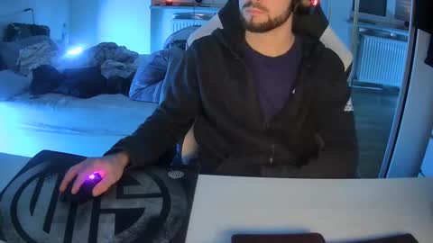 lukasschoetz online show from January 22, 6:10 pm