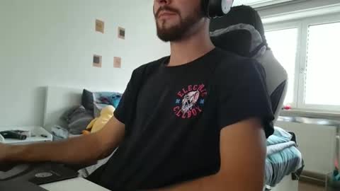 lukasschoetz online show from September 28, 1:49 pm