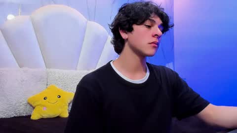 Snapshot of luke_howland chatting on December 5, 3:26 am Luke online show from December 5, 3:26 am