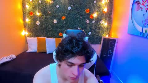 Snapshot of luke_howland chatting on December 18, 8:36 pm Luke online show from December 18, 8:36 pm