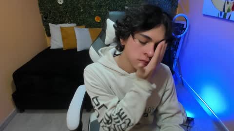 Snapshot of luke_howland chatting on December 20, 8:23 pm Luke online show from December 20, 8:23 pm