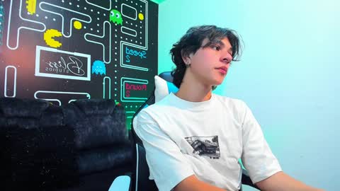 Snapshot of luke_howland chatting on January 14, 8:26 pm Luke online show from January 14, 8:26 pm