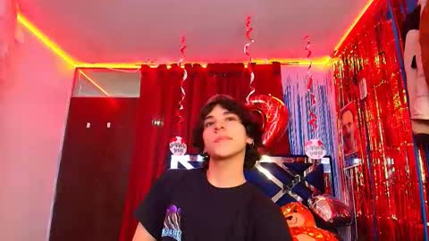 Snapshot of luke_howland chatting on February 18, 12:15 am Luke online show from February 18, 12:15 am