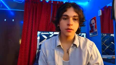 Snapshot of luke_howland chatting on February 24, 10:58 pm Luke online show from February 24, 10:58 pm