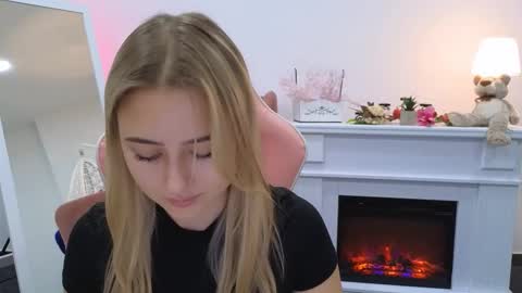 Lily online show from September 16, 1:12 pm