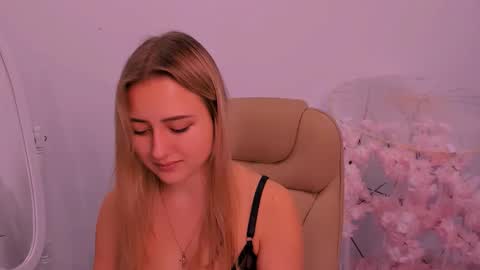 Lily online show from October 11, 6:34 am