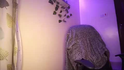 lulu_sparks1 online show from September 17, 7:10 am