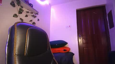 lulu_sparks1 online show from October 27, 4:05 am