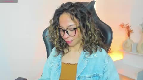 luluuberry online show from December 2, 4:46 pm