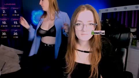 luna_berryy online show from February 4, 11:59 pm