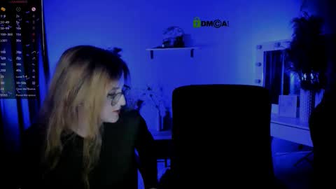 luna_berryy online show from September 14, 7:02 pm