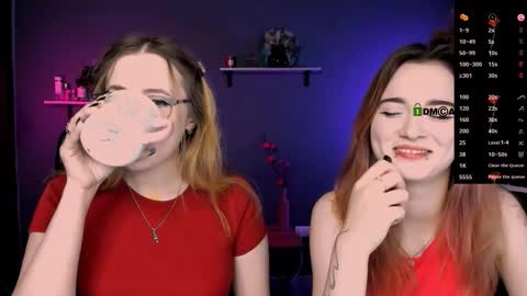 luna_berryy online show from October 15, 9:20 am