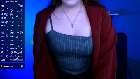 luna_berryy online show from November 21, 9:13 pm