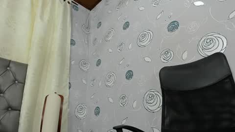 Snapshot of luna_evaa chatting on February 22, 5:57 pm Luna Eva online show from February 22, 5:57 pm