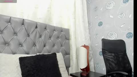 Snapshot of luna_evaa chatting on October 31, 3:57 pm Luna Eva online show from October 31, 3:57 pm