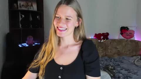 luna_evan online show from December 17, 1:16 pm