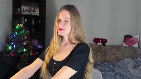 luna_evan online show from December 25, 7:57 am